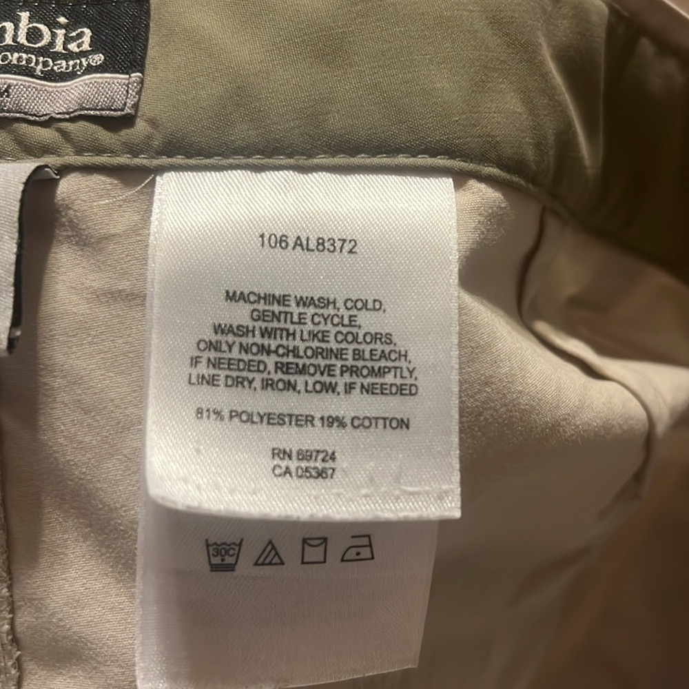 Columbia lightweight khaki capri pants - Picture 8 of 8